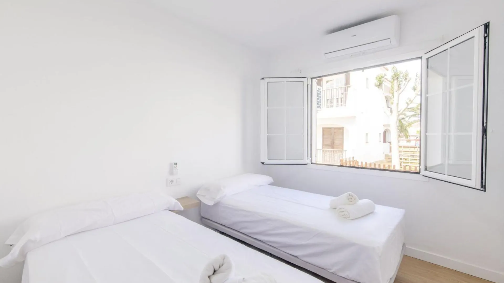 Siesta Mar Family Apartments Cala En Porter  Spain