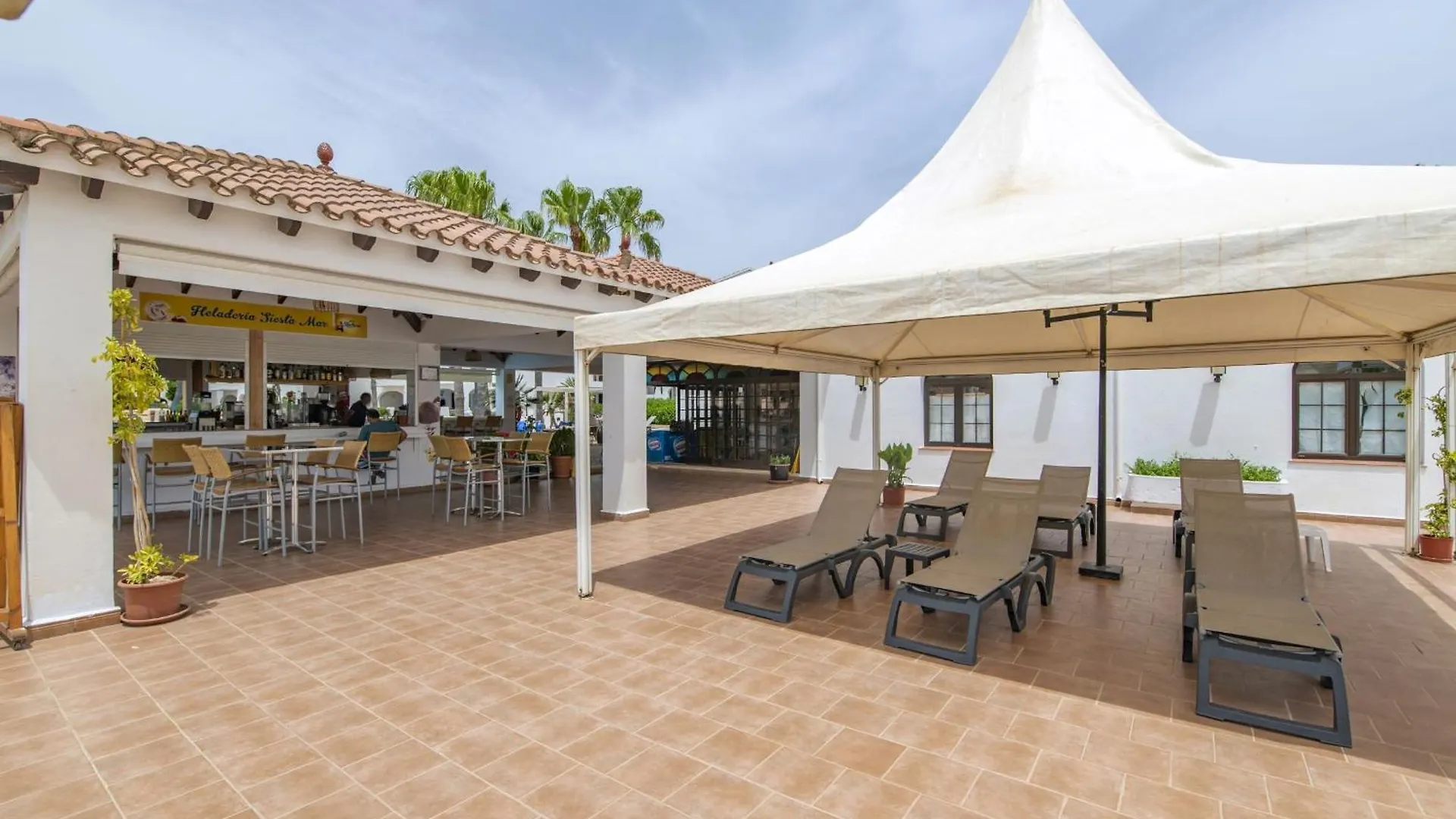 Siesta Mar Family Apartments Cala En Porter  Cala En Porter (Menorca)