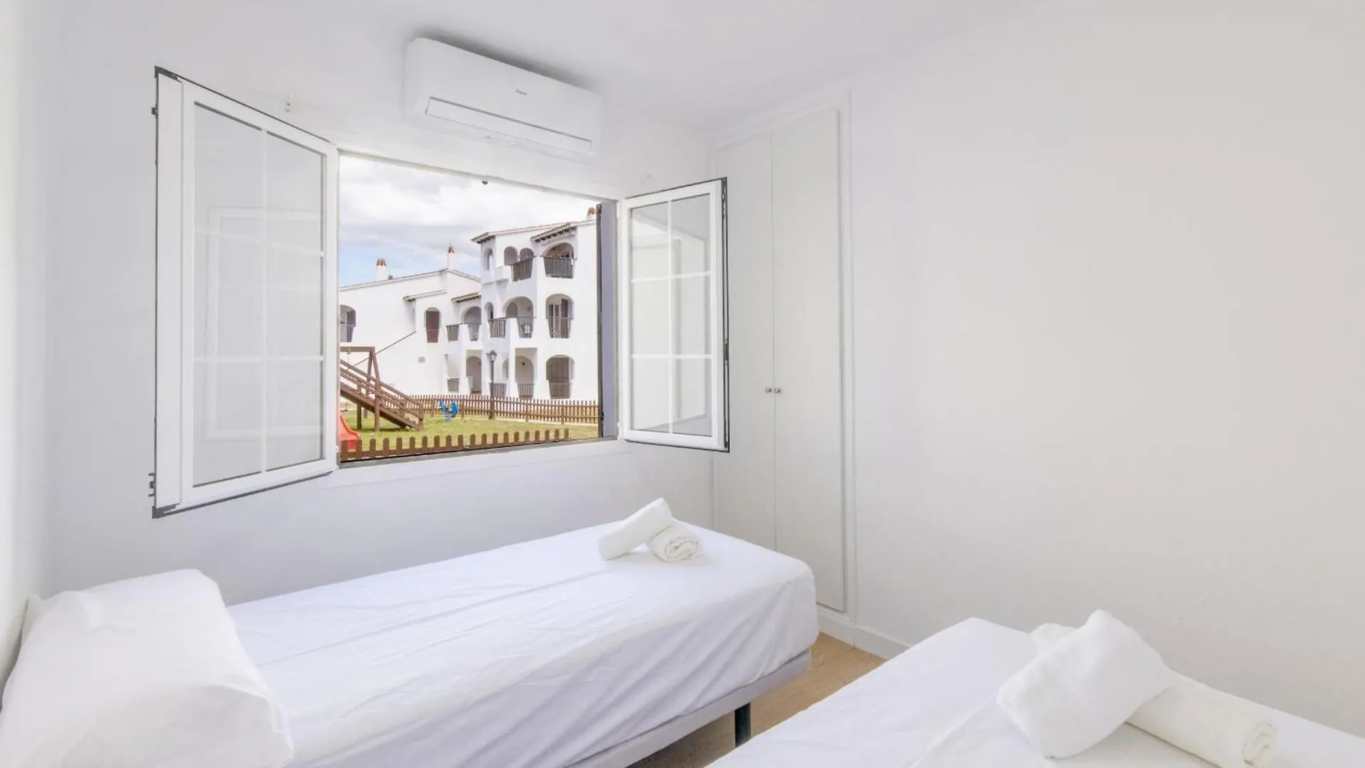 Siesta Mar Family Apartments Cala En Porter  Hiszpania
